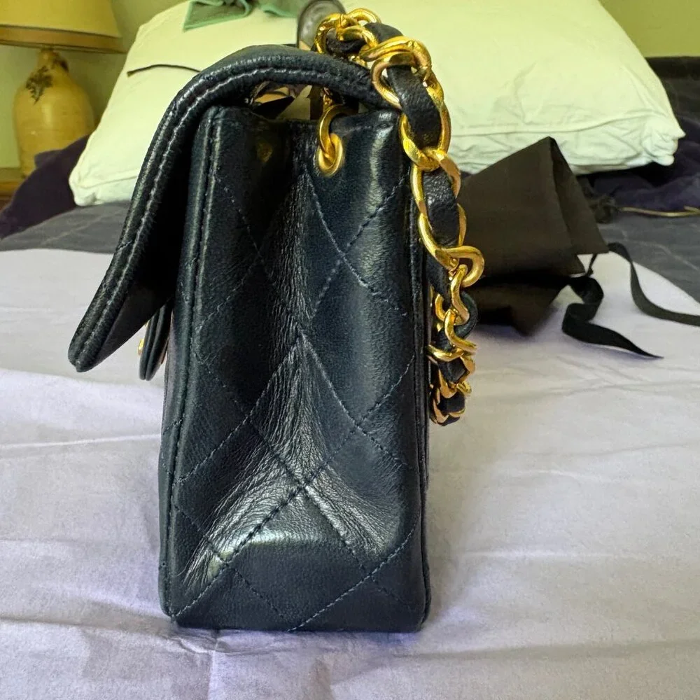 CHANELVINTAGE NAVY QUILTED LAMBSKIN MINI FLAPBAG - Picture 6 of 14